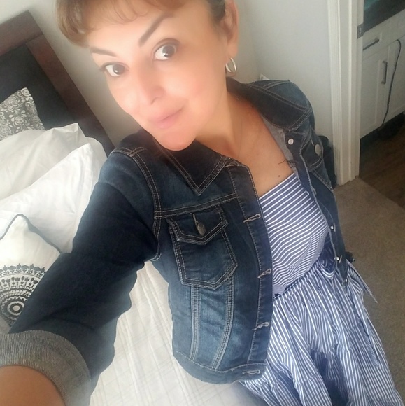 Meet your Posher, Gladys - Picture 2 of 7